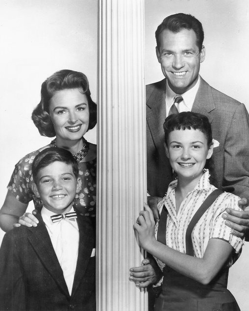 The Donna Reed Show cast, Paul Petersen, Donna Reed, Carl Betz, and Shelley Fabares in 1958