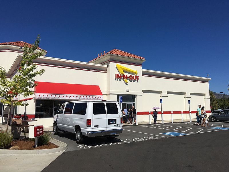The outside of an In-N-Out in Oregon image