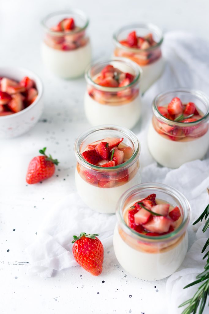 Little jars of strawberry dessert