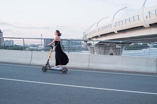 Celebrities love to ride e-scooters