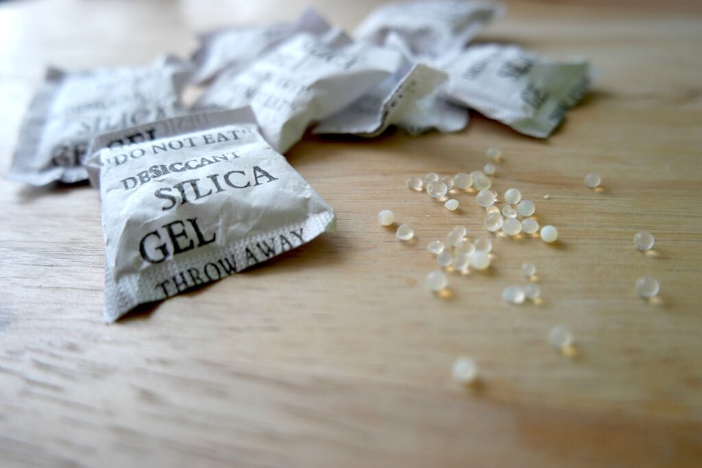 packs of silica gel with some silica particles