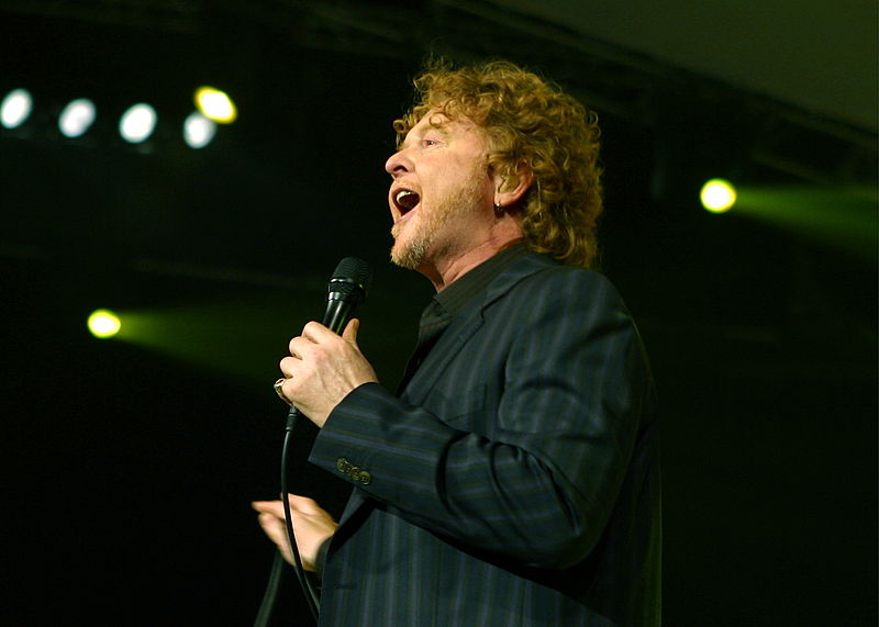 Mick Hucknall singing