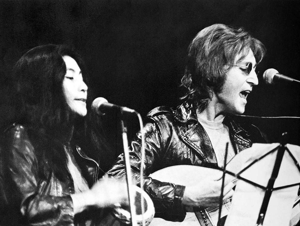 John Lennon and Yoko Ono performing at the John Sinclair Freedom Rally in December 1971