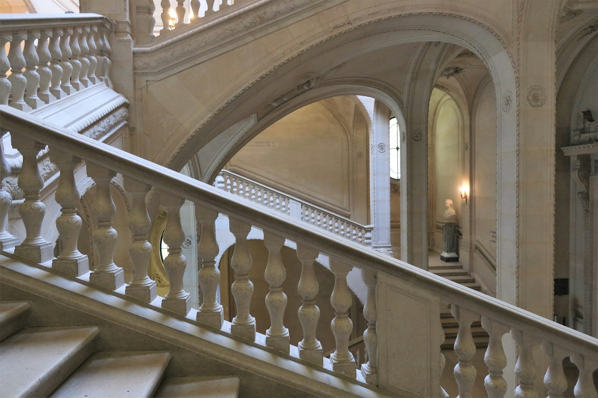 Baluster vs Balustrade - What's the difference?
