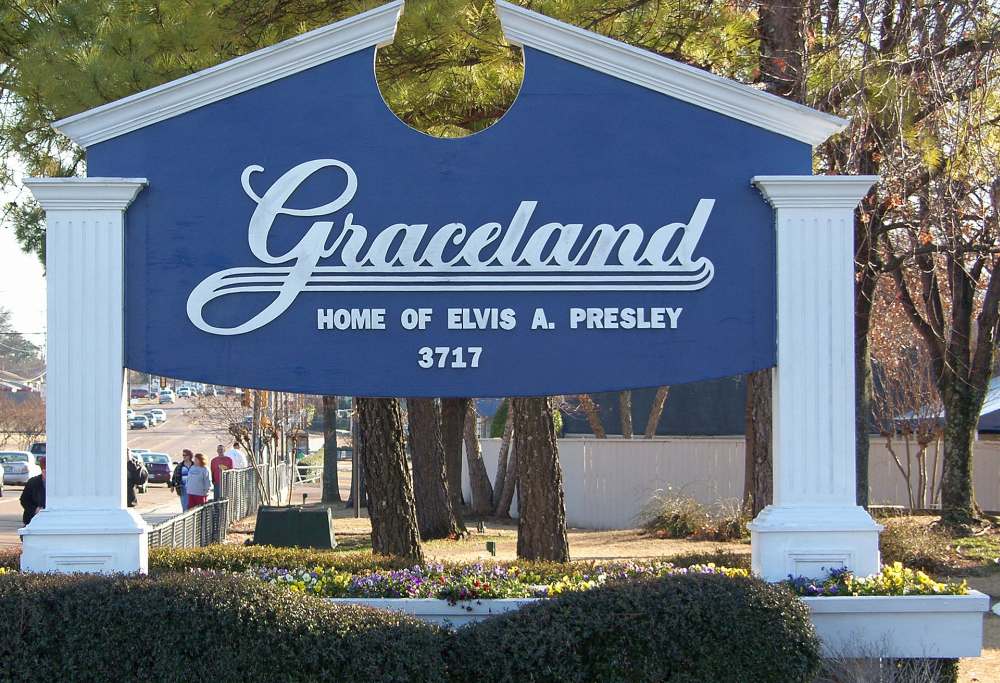 Graceland main entrance sign