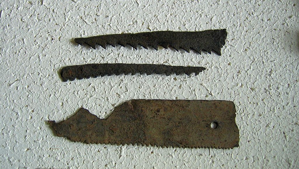 three Roman sawblades from Vindonissa image