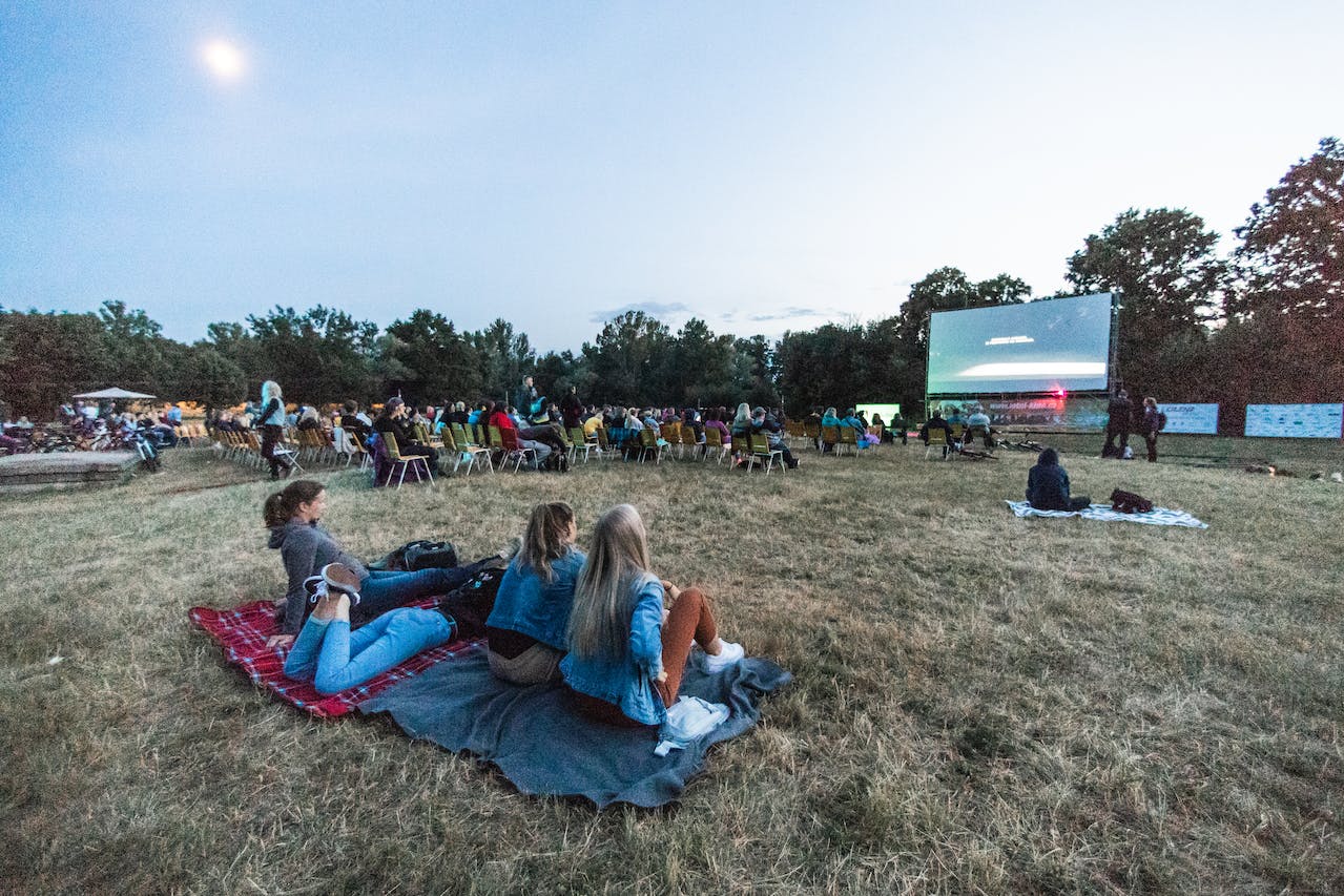 Creating An Outdoor Cinema Check This Guide