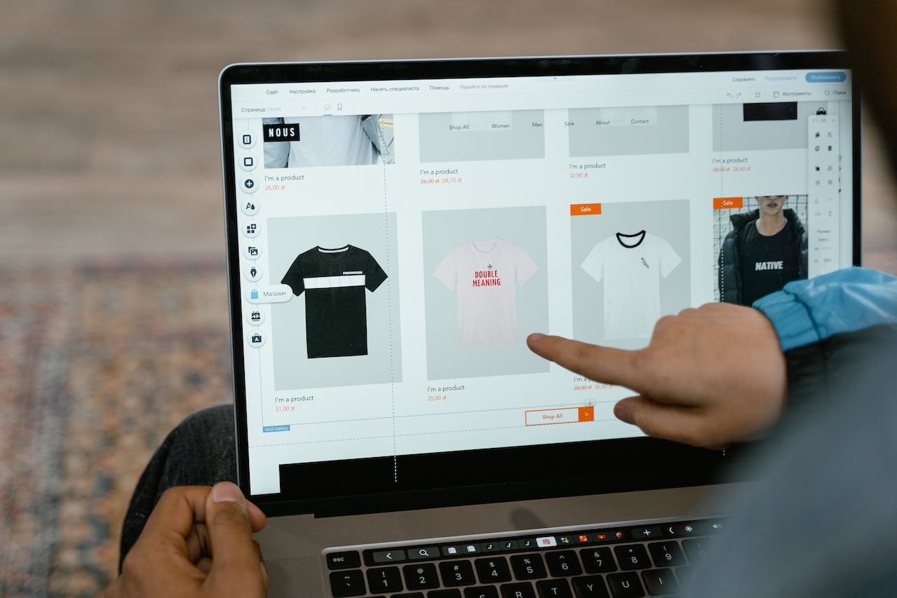 How Online Shops Ensure That They Sell Good Quality Clothes