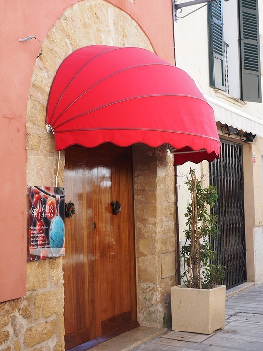 An Awning that Stores Away Neatly