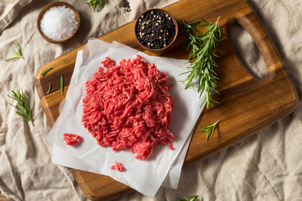 Ground beef with salt and pepper