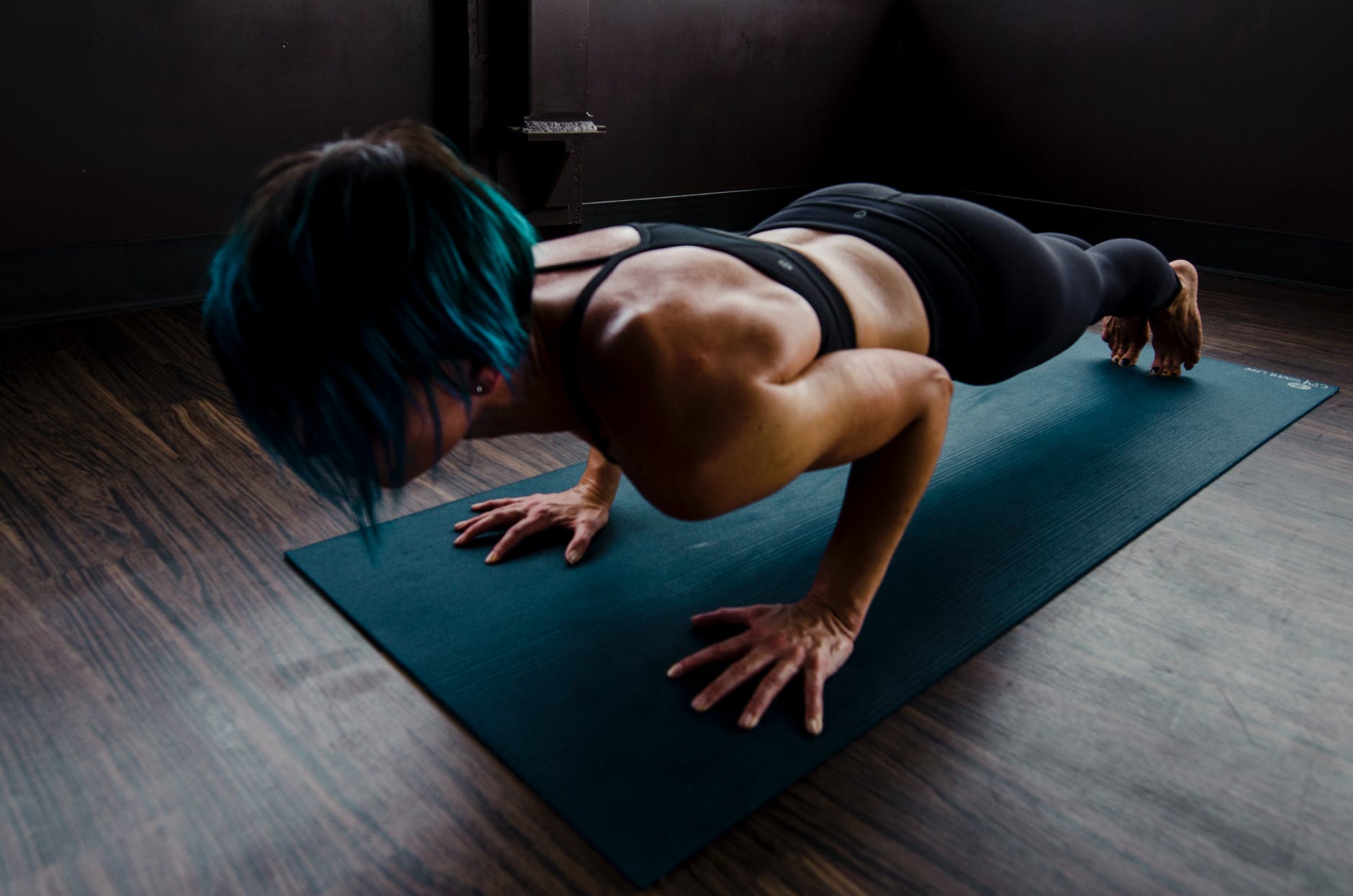woman using an exercise mat while doing push ups