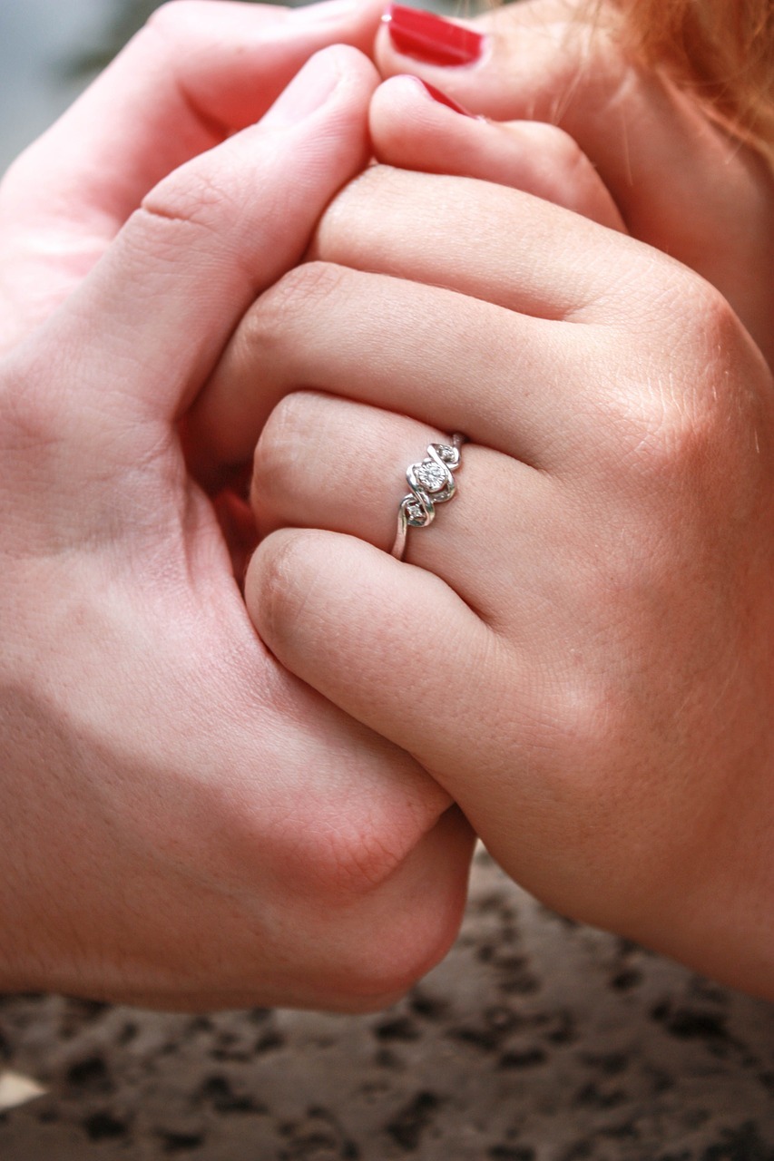4 Sparkling Engagement Ring Designs for Women