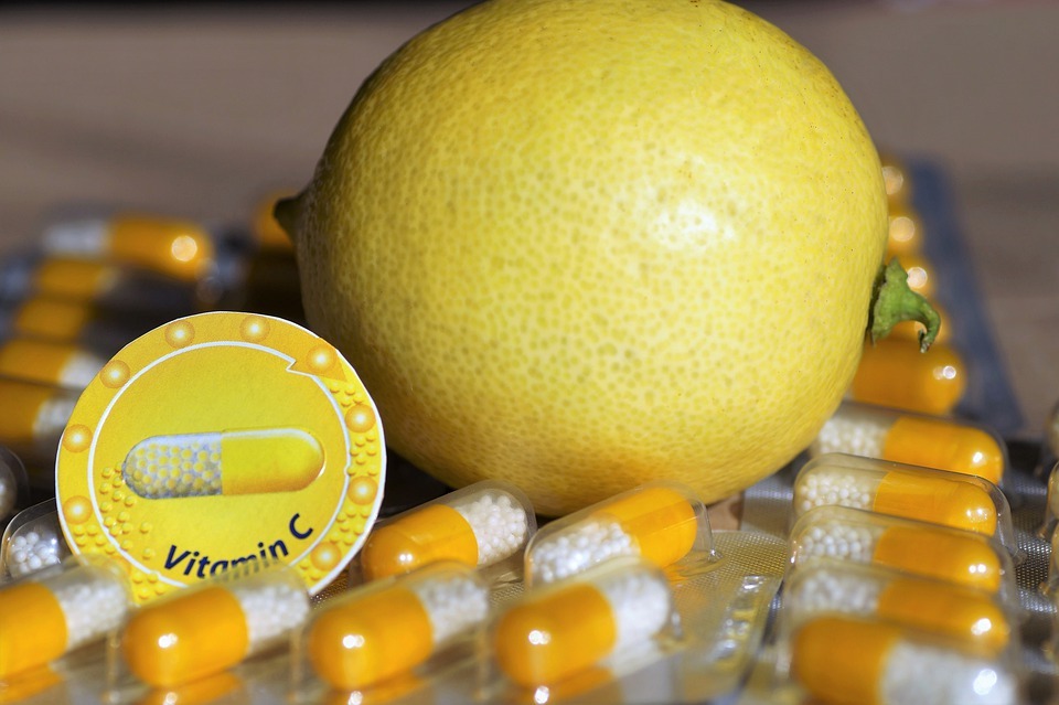citrus fruit and vitamin C capsules