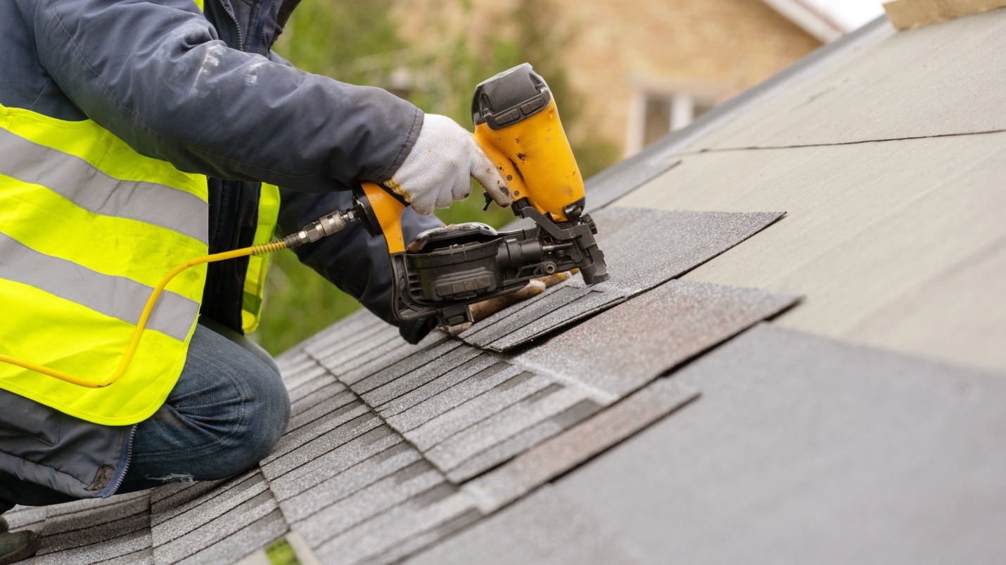 5 Tips on Commercial Roof Maintenance for Small Businesses