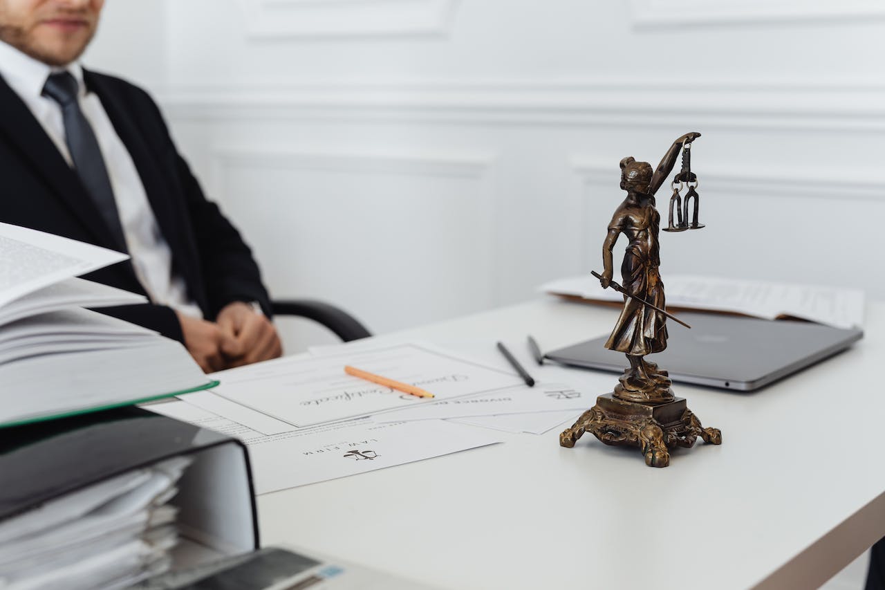 How To Choose The Right Business Lawyers When Acquiring Or Selling A Business