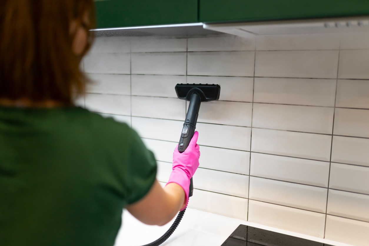 Cleaning tiles with a steam machine