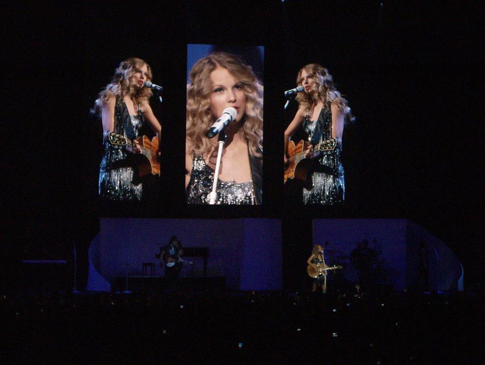 Taylor Swift live