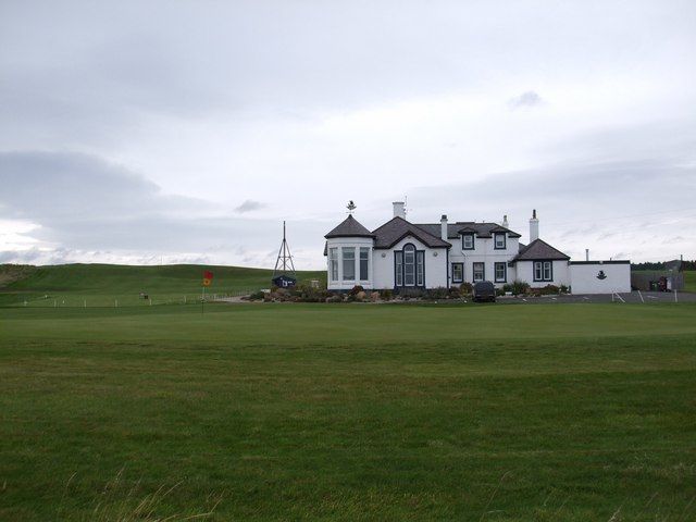 Ellie and Earlsferry Club House 