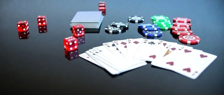 Understanding Online Poker Games