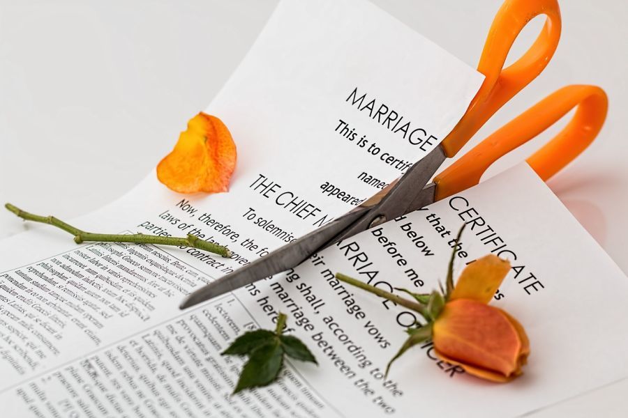 6 Signs That Tell You You Need to File for Divorce