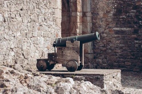 The World's First Cannon
