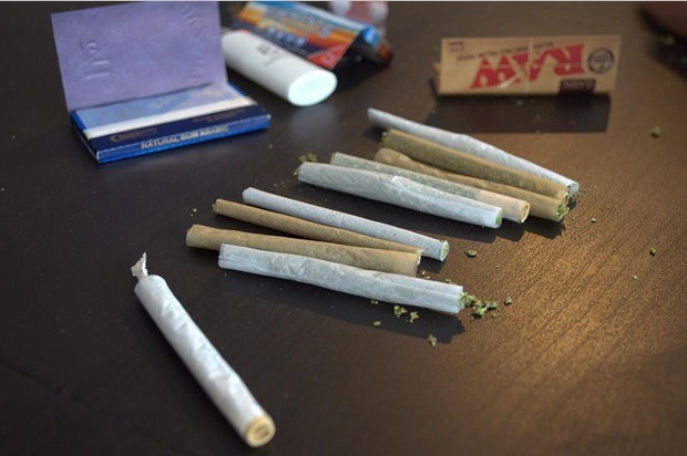 Beginners guide to rolling a cigarette 2
