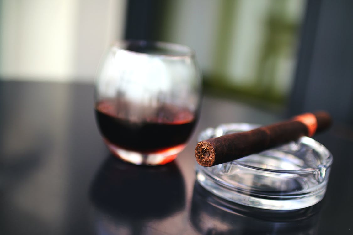 A Guide to Pairing Wine with Cigars