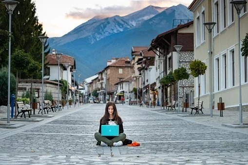 Why Digital Nomads Have Better Work-Life Balance