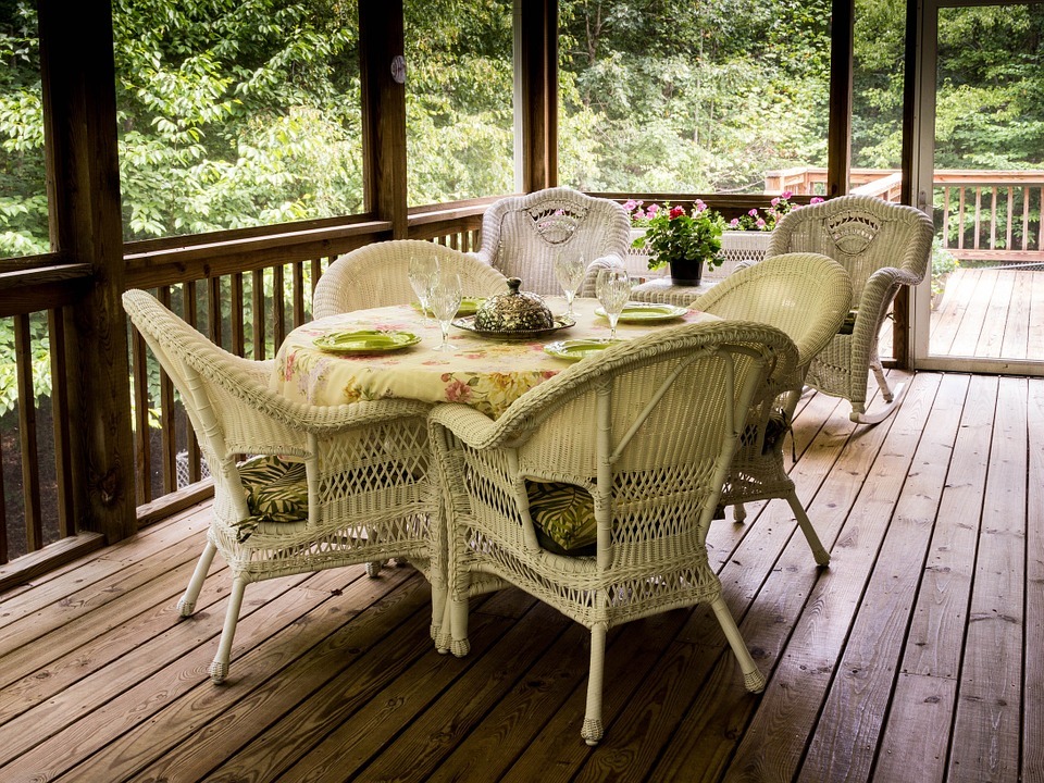 The Dos and Don’ts of Sealing Your Deck