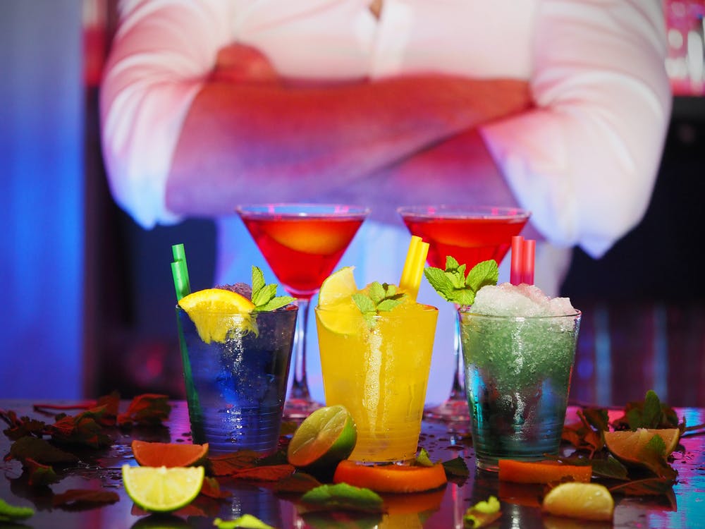 7 Popular Cocktails You Can Find at Every Casino Bar