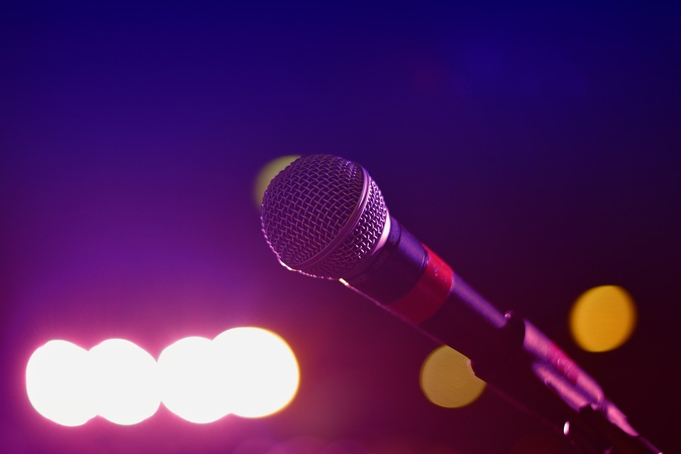 3 Benefits of Hiring Professional Voice Talent