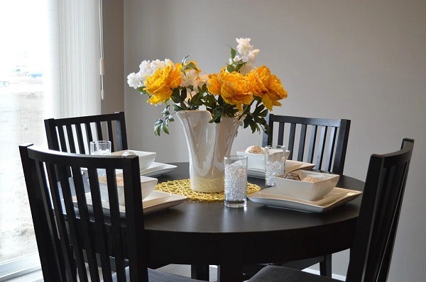 Different Kinds of Dining Tables & Their Emotional Importance