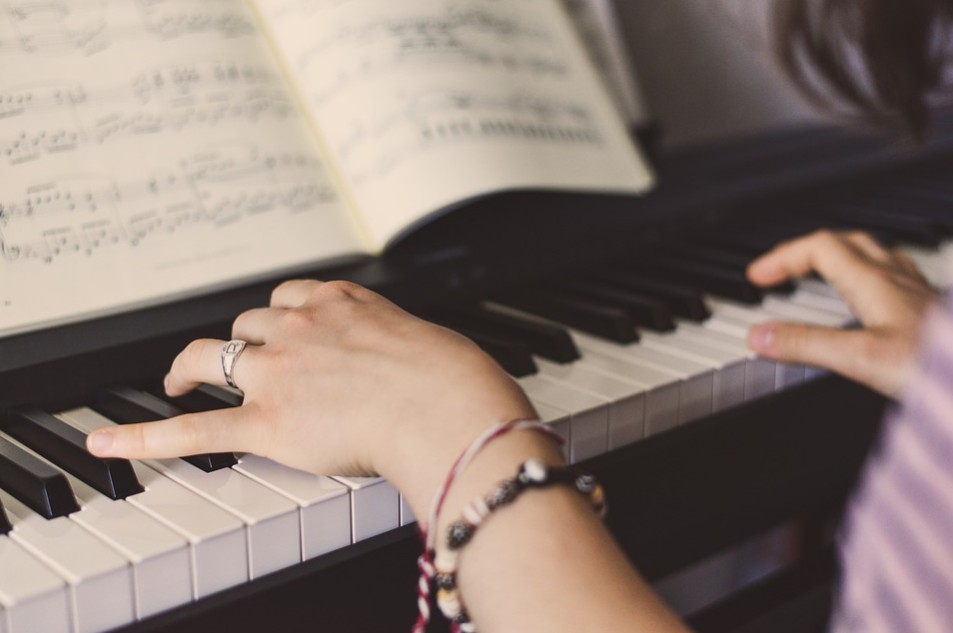 How to Learn the Piano: 5 Ways to Make Piano Lessons Fun for Kids