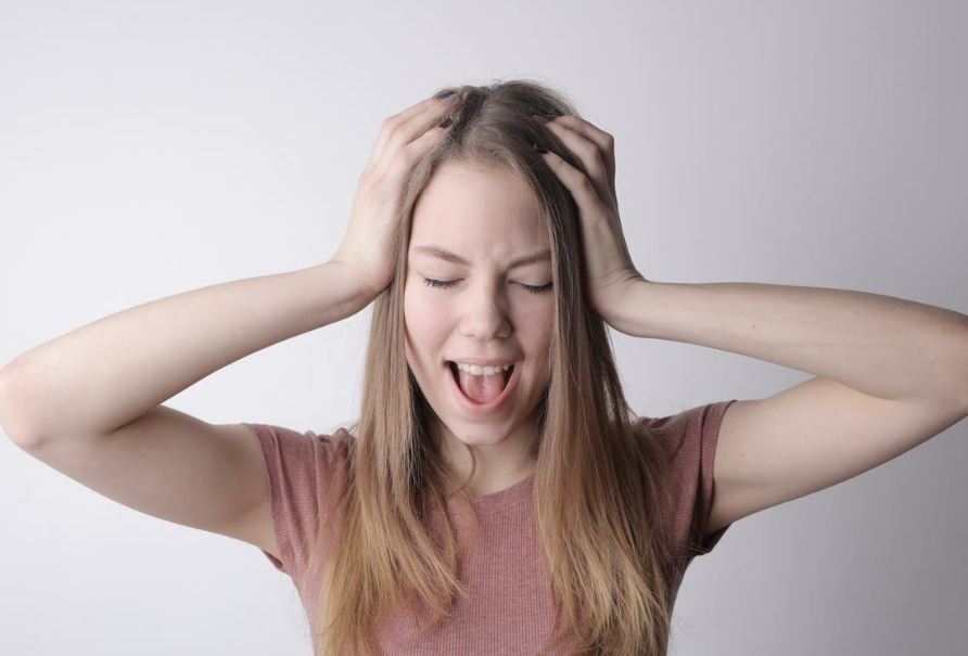 young-frustrated-woman-screaming-with-closed-eyes