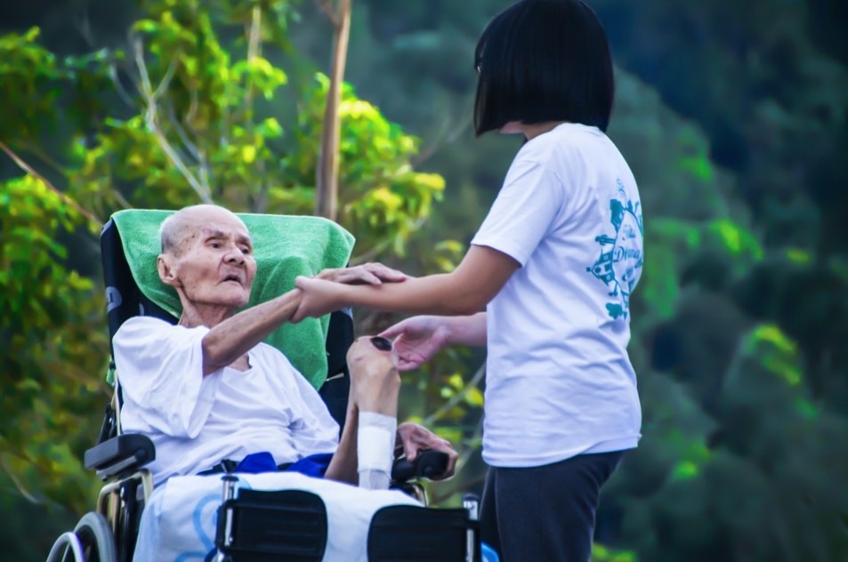 3 Ways You Can Help Care for an Elderly Relative
