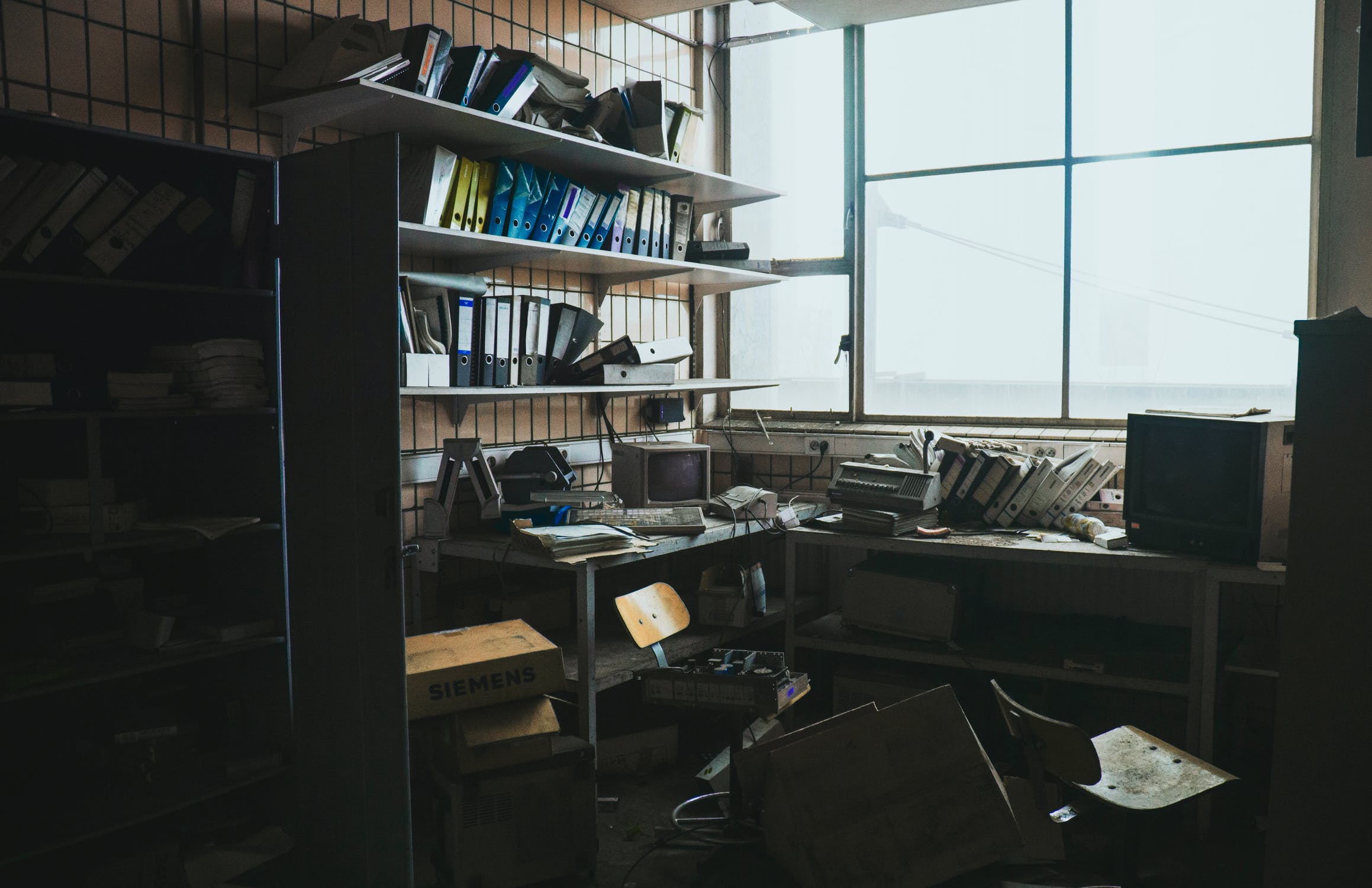 Tired of a Messy Desk Try These 7 Tips to Declutter