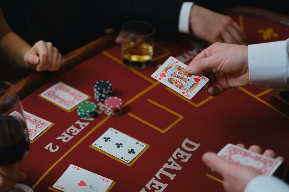 Top 5 Things That You Must Know About Online Gambling