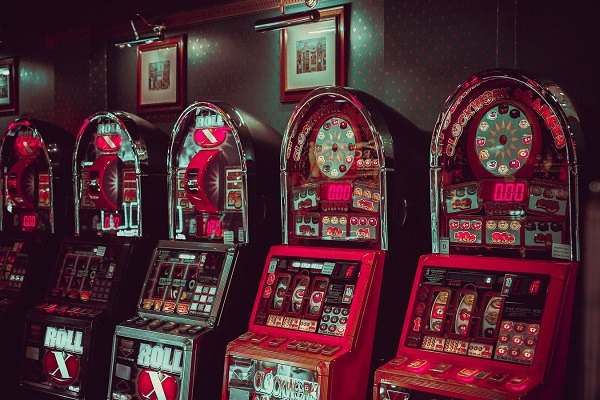 Johnny Z Casino - Tri-state Window Factory Slot Machine