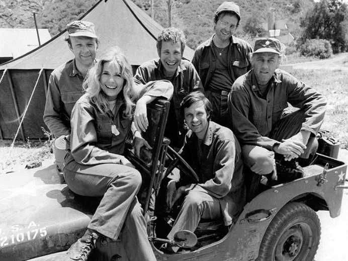 Alan Alda posing with cast of MASH from season two