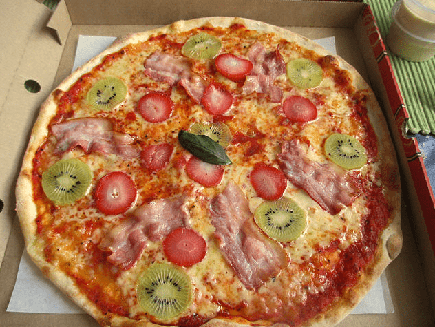 Strawberry, kiwi, and bacon pizza