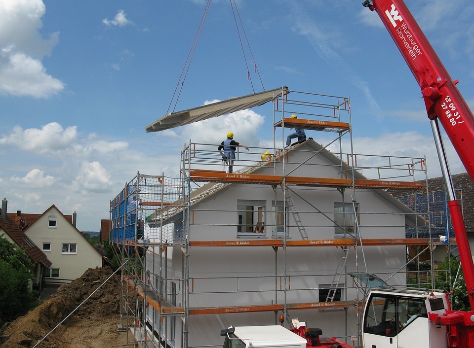 What’s the difference between crane hire and a contract lift