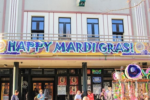 a sign of happy mardi gras