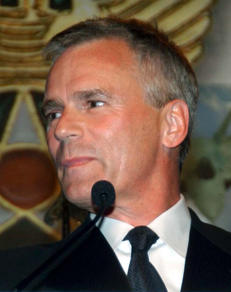 Richard Dean Anderson recognized by the Air Force for his role in Stargate