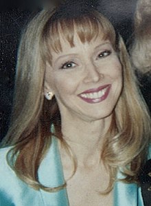 220px-Shelley_Long_with_Terrie_Frankel_1996_Cable_Ace_Awards_(cropped)