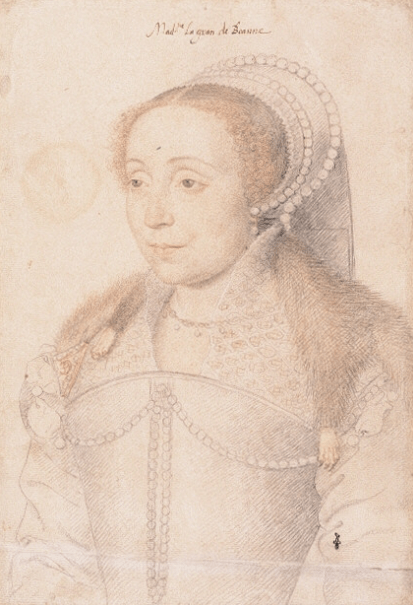 A woman wearing a hood and with fur lippet