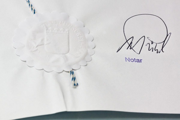 Here’s Why You Should Consider Becoming a Notary Signing Agent