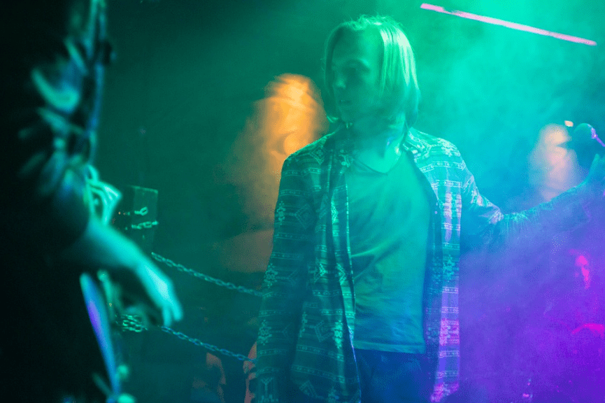 Kurt Cobain impersonator performing live
