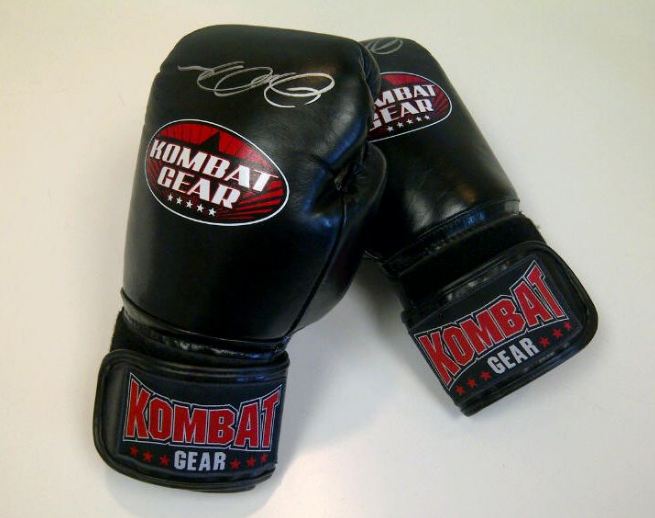 Sports_Model_John_Quinlan_Autographed_Muay_Thai_Boxing_Gloves