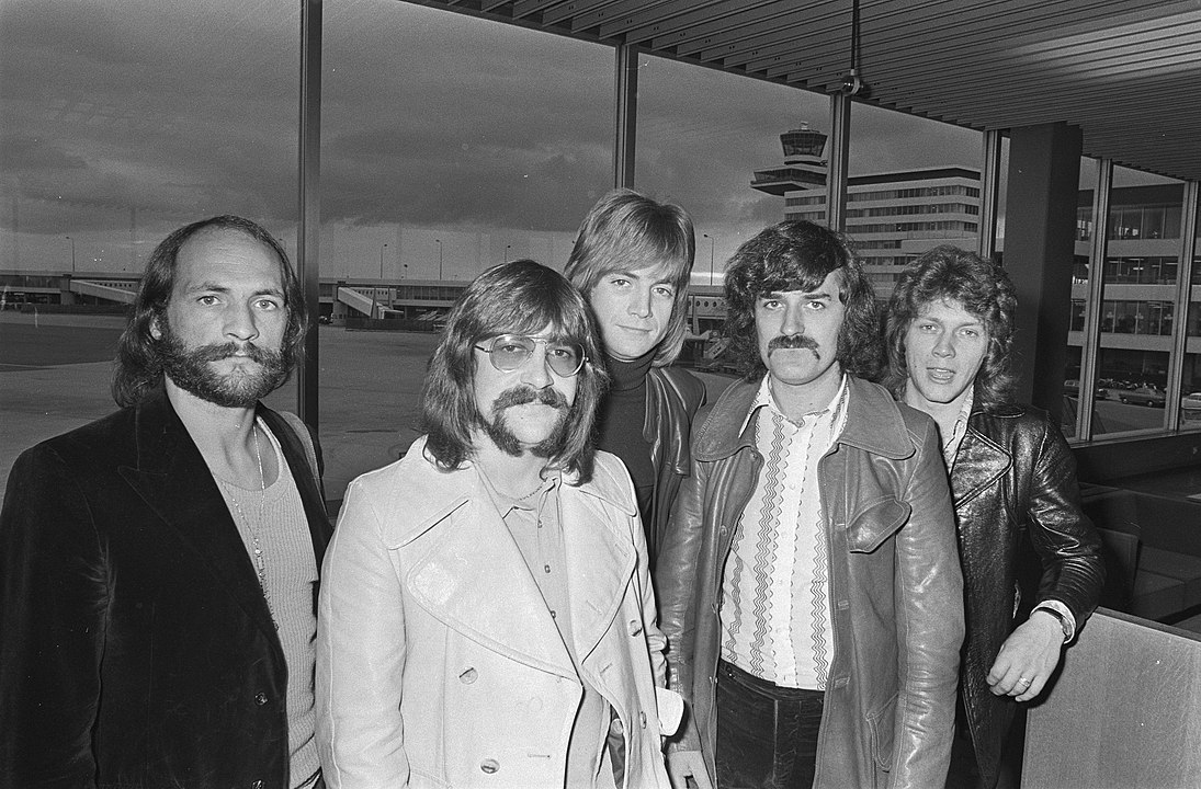 The Moody Blues at Amsterdam Airport Schiphol in 1970; from left to right: Mike Pinder, Graeme Edge, Justin Hayward, Ray Thomas, John Lodge