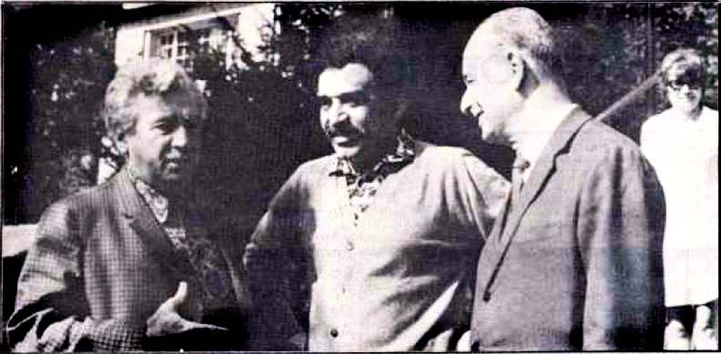 Gabriel García Márquez (center), author of "Love in the Time of Cholera", with Jorge Amado (to his left) and Adonias Filho (to his right)